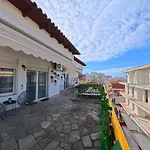 아파트 Entire-floor 2br Penthouse With 2 Huge Balconies & Free Parking 테살로니키