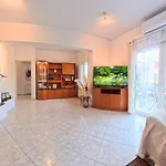Entire-floor 2br Penthouse With 2 Huge Balconies & Free Parking 아파트 *