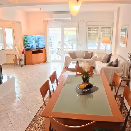 Entire-floor 2br Penthouse With 2 Huge Balconies & Free Parking Διαμέρισμα Θεσσαλονίκη