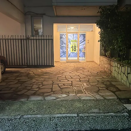 Entire-floor 2br Penthouse With 2 Huge Balconies & Free Parking *