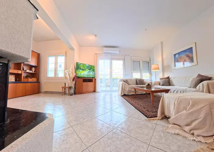 Entire-floor 2br Penthouse With 2 Huge Balconies & Free Parking