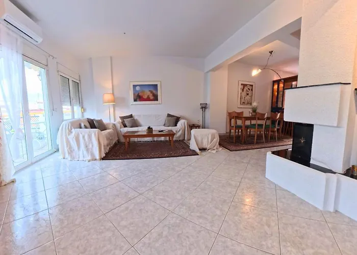 Entire-floor 2br Penthouse With 2 Huge Balconies & Free Parking Apartment Thessaloniki