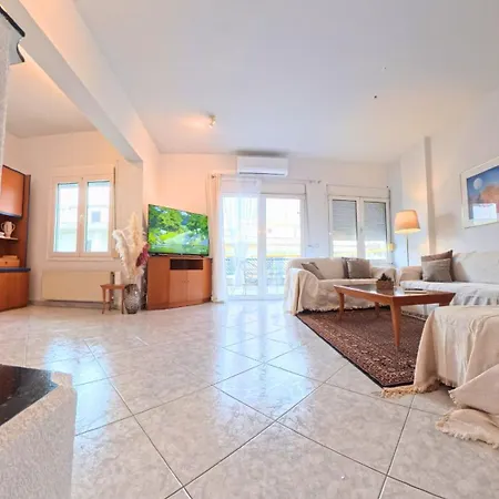 Entire-floor 2br Penthouse With 2 Huge Balconies & Free Parking