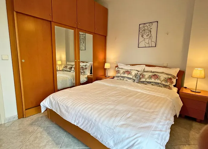 Apartman Entire-floor 2br Penthouse With 2 Huge Balconies & Free Parking