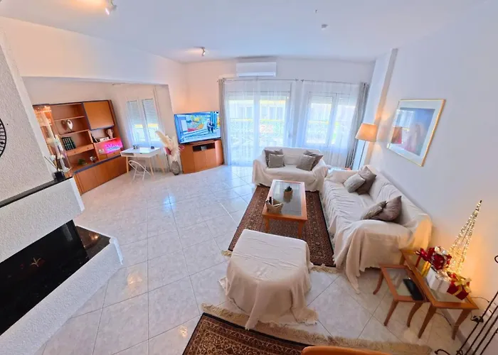 Entire-floor 2br Penthouse With 2 Huge Balconies & Free Parking * Szaloniki